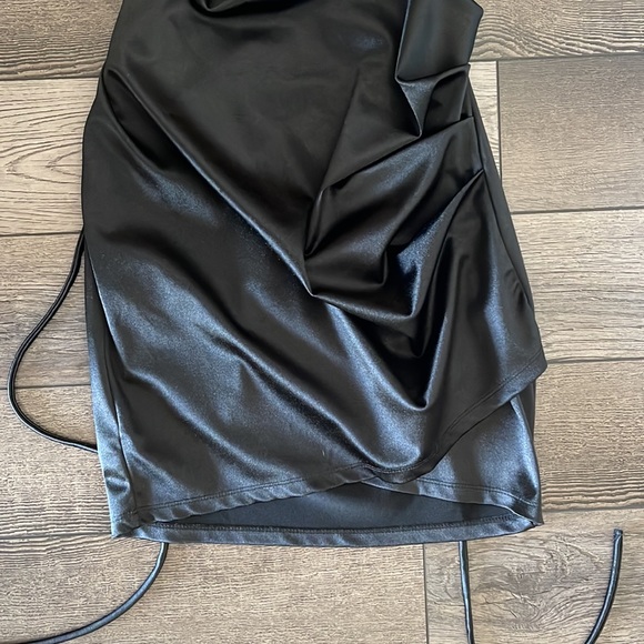 Black satin dress - Picture 3 of 6